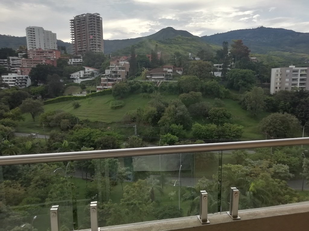 Exclusividad con vista hacia montaña Norte en Cali - Amoblados.co