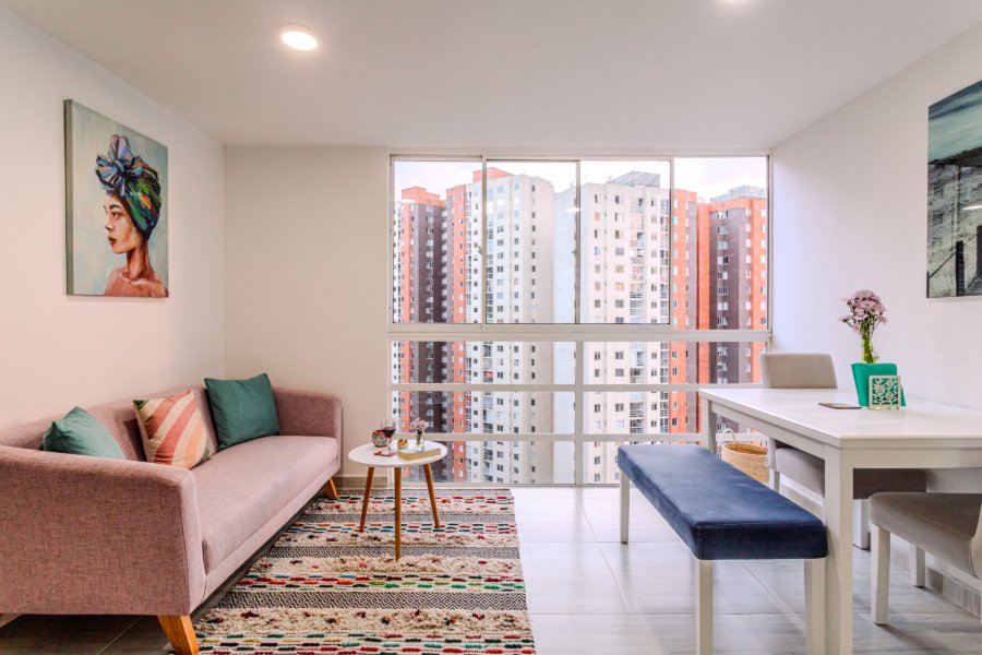 ACOGEDOR APARTAMENTO CON LINDA VISTA EN SABANETA CERCA DE MAYORCA MALL en Medellin - Amoblados.co