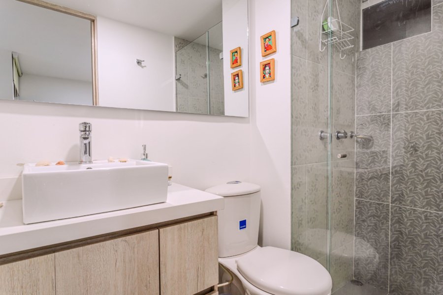 ACOGEDOR APARTAMENTO CON LINDA VISTA EN SABANETA CERCA DE MAYORCA MALL en Medellin - Amoblados.co