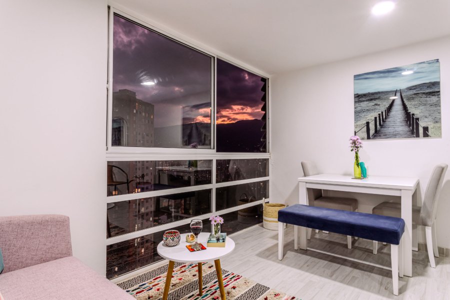 ACOGEDOR APARTAMENTO CON LINDA VISTA EN SABANETA CERCA DE MAYORCA MALL en Medellin - Amoblados.co