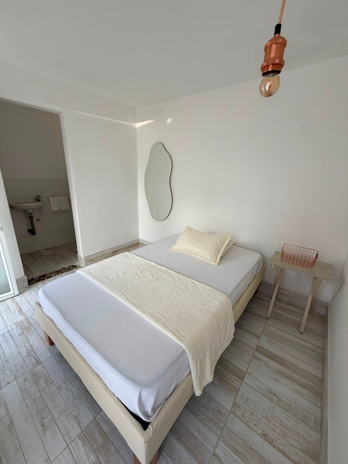 Ciudad Jardín Casa Amoblada con Piscina 5Hab en Cali - Amoblados.co