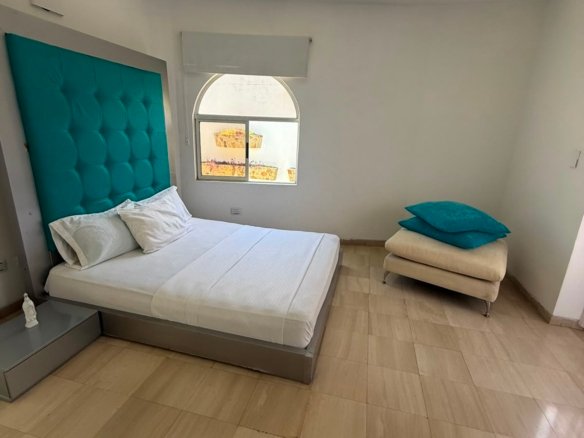Ciudad Jardín Casa Amoblada con Piscina 5Hab en Cali - Amoblados.co