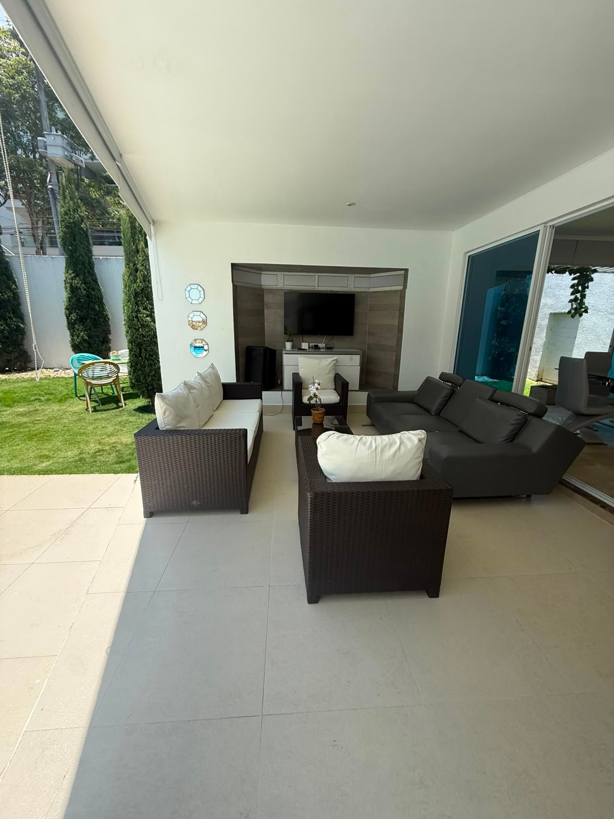 Ciudad Jardín Casa Amoblada con Piscina 5Hab en Cali - Amoblados.co