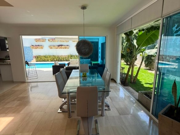Ciudad Jardín Casa Amoblada con Piscina 5Hab en Cali - Amoblados.co