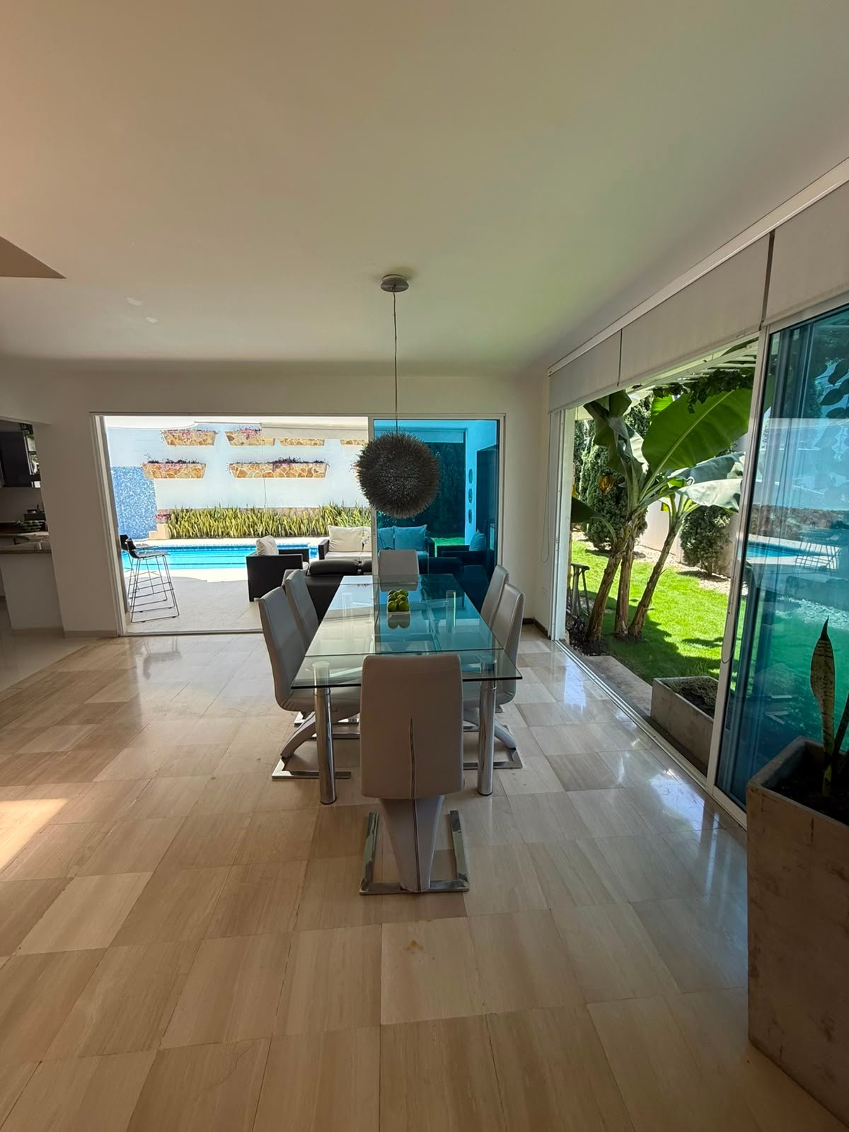 Ciudad Jardín Casa Amoblada con Piscina 5Hab en Cali - Amoblados.co