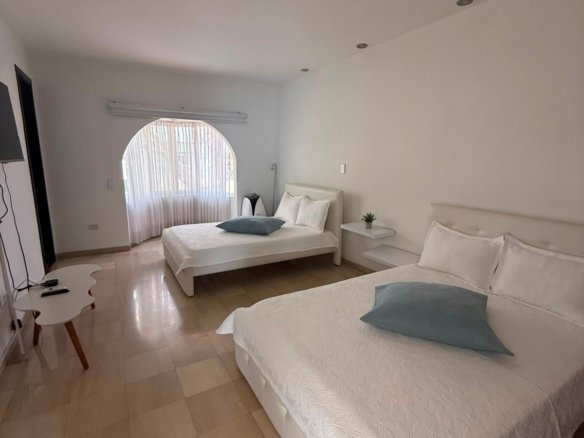 Ciudad Jardín Casa Amoblada con Piscina 5Hab en Cali - Amoblados.co