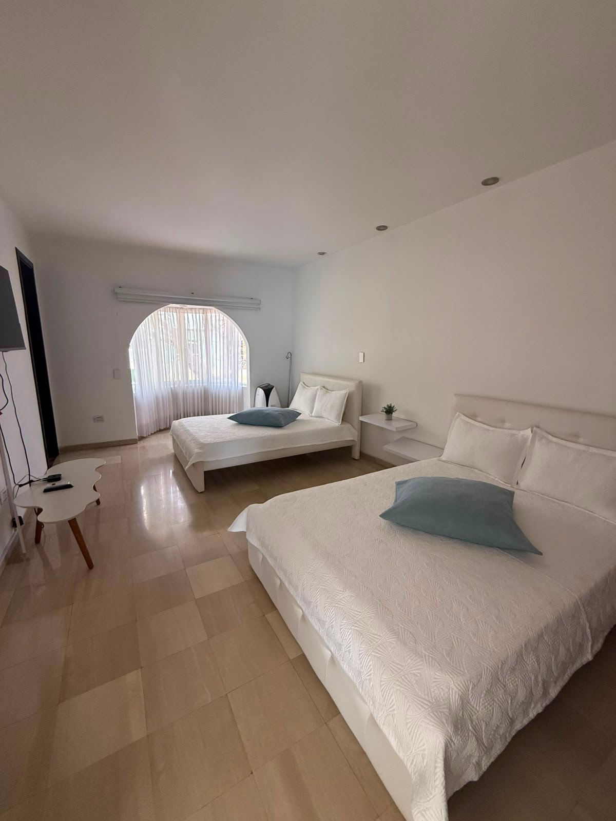 Ciudad Jardín Casa Amoblada con Piscina 5Hab en Cali - Amoblados.co