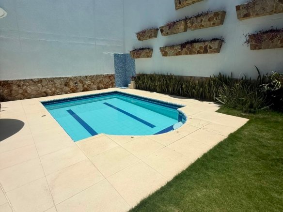 Ciudad Jardín Casa Amoblada con Piscina 5Hab en Cali - Amoblados.co
