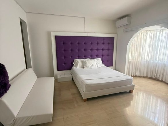 Ciudad Jardín Casa Amoblada con Piscina 5Hab en Cali - Amoblados.co